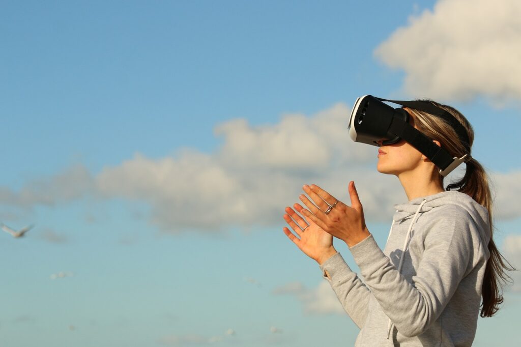 woman, virtual reality, game-1845517.jpg